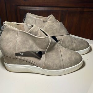 Taupe colored stacked ankle shoes